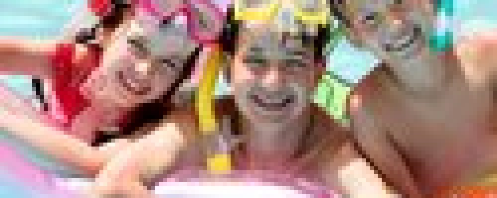 Muita piscina para as crianças que estão de férias!