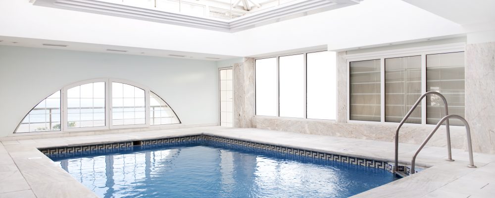 Piscina interna ou indoor