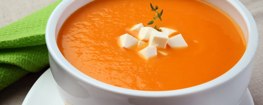 O inverno convida para se aquecer com caldos e sopas!