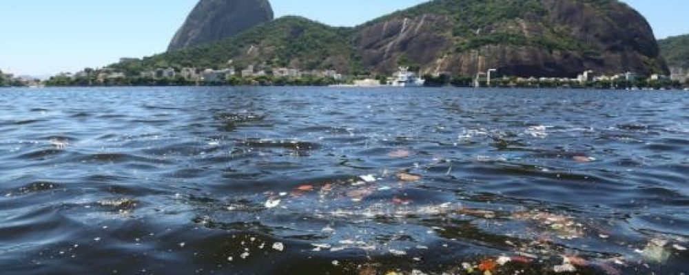 Poluição na Baía de Guanabara