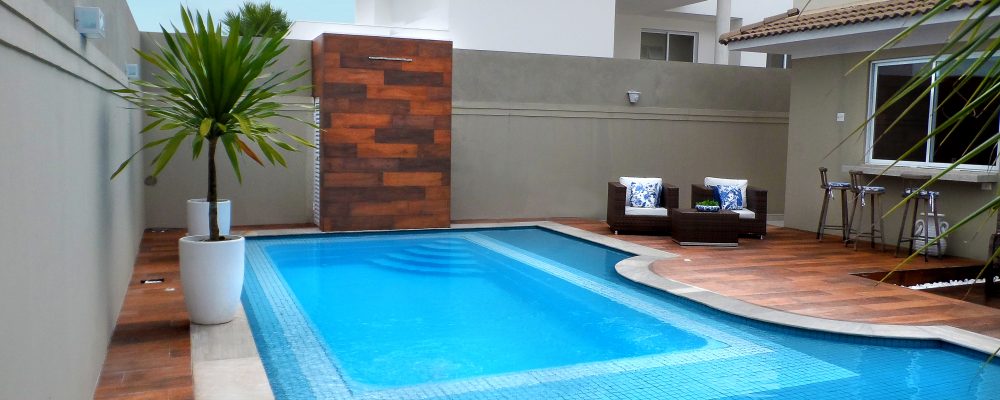 Que piso devo escolher para combinar com a minha piscina Henrimar?