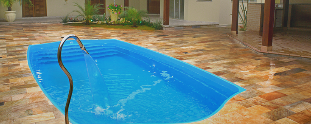 Piscina de fibra: diversão e economia garantidas!