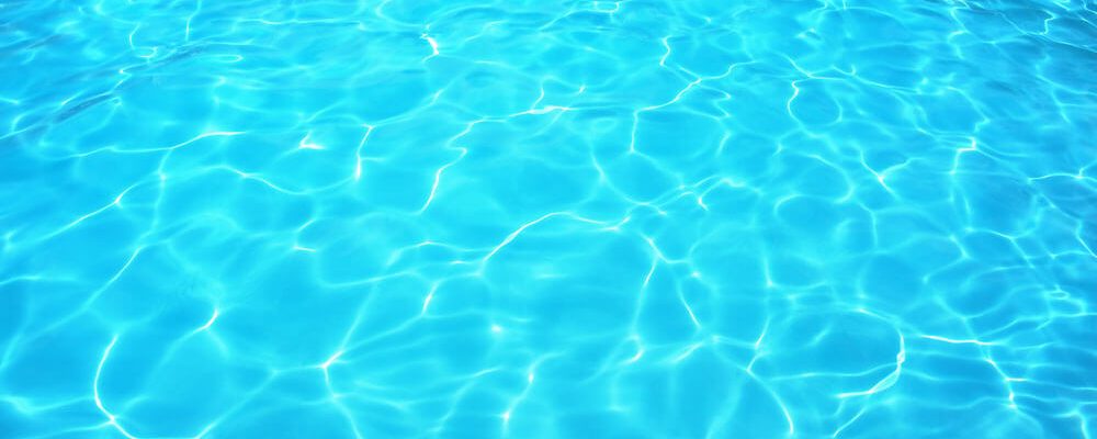 Algas na sua piscina? Descubra como combatê-las!