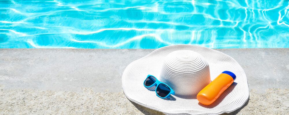 Protetor solar na piscina: pode causar problema?