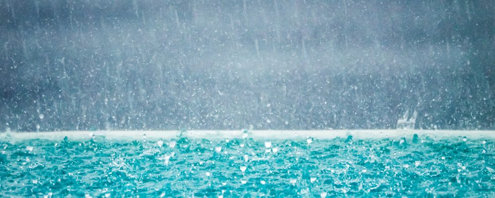 Como a chuva afeta a qualidade da água da sua piscina