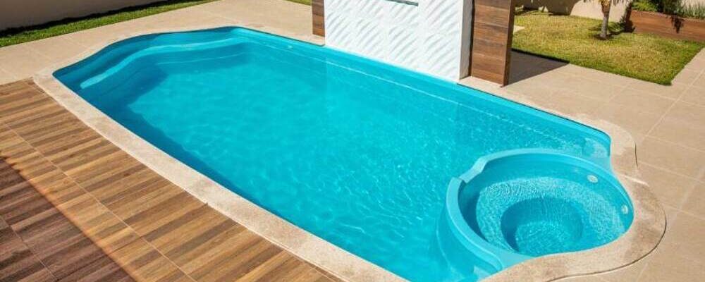 Por que eu deveria ter uma piscina com spa?