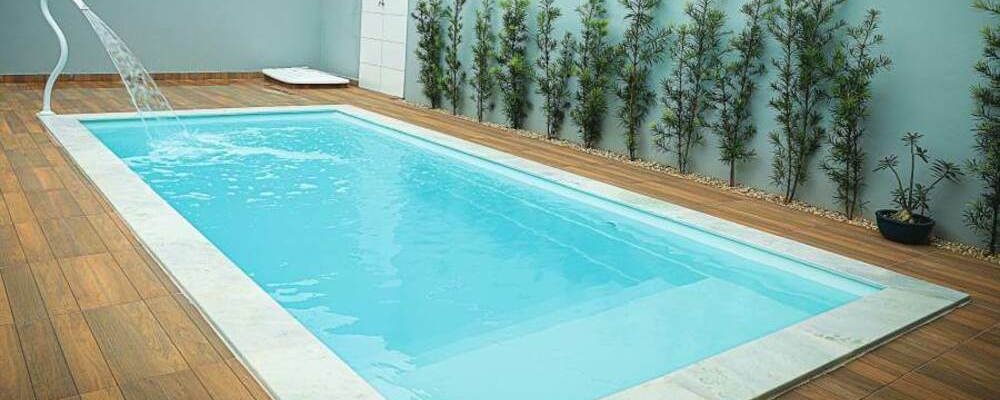 Como saber se a piscina de fibra com prainha é a certa para você?