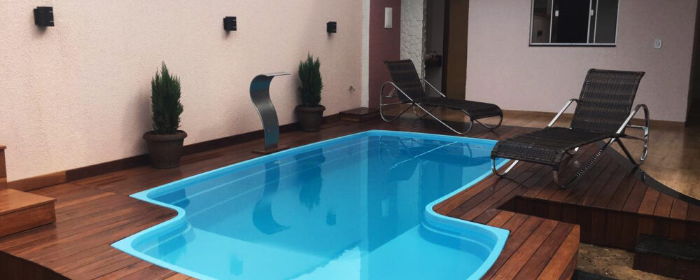 4 modelos que possibilitam o deck molhado na piscina de fibra